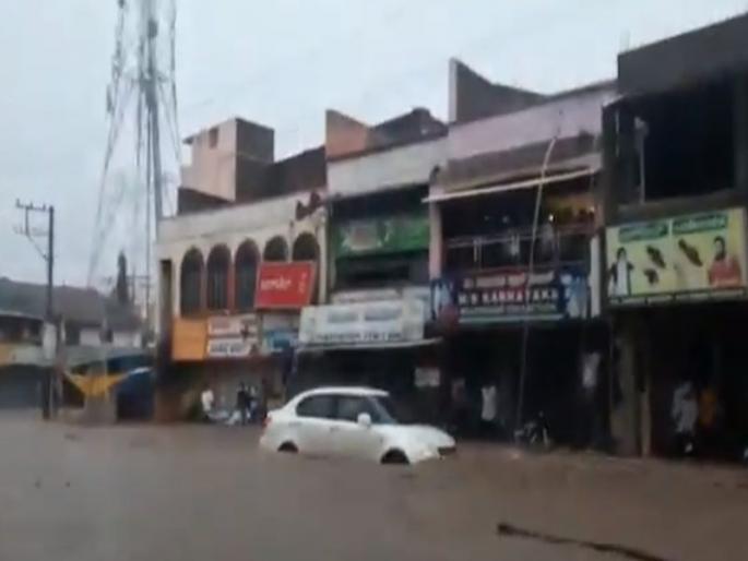Clouds over Huckabee town; Huge damage to vehicles | Video: हुक्केरी शहरावर ढगफुटीने दाणादाण; वाहनांचे प्रचंड नुकसान Clouds over Huckabee town; Huge damage to vehicles | Video: हुक्केरी शहरावर ढगफुटीने दाणादाण; वाहनांचे प्रचंड नुकसान