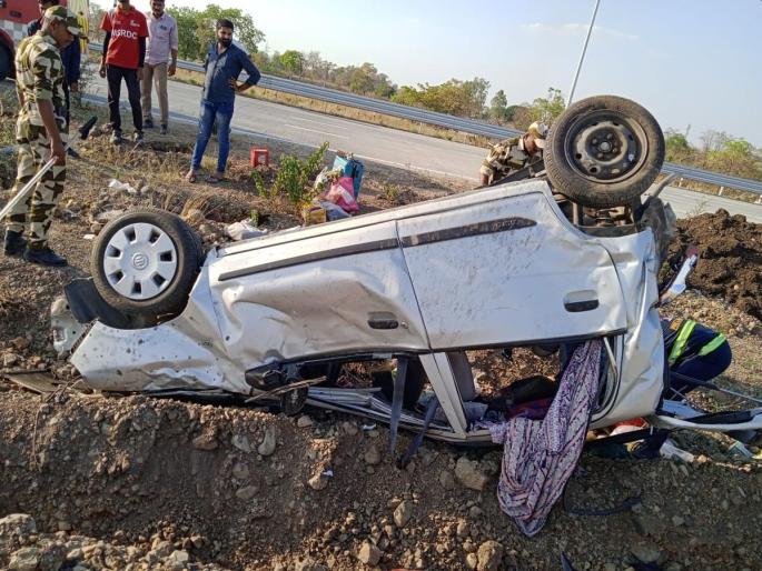 Pune's Bhise family's car crashes on Samriddhi Highway; Three are critical in accident near washim | पुण्याच्या भिसे कुटुंबाच्या कारला समृद्धी महामार्गावर अपघात; तीन जण गंभीर Pune's Bhise family's car crashes on Samriddhi Highway; Three are critical in accident near washim | पुण्याच्या भिसे कुटुंबाच्या कारला समृद्धी महामार्गावर अपघात; तीन जण गंभीर