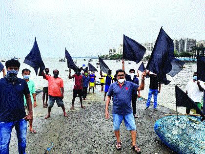 Fishermen's movement on the shore between Cuff Parade and Dahanu | कफ परेड ते डहाणूदरम्यान किनाऱ्यावर मच्छीमारांचे आंदोलन Fishermen's movement on the shore between Cuff Parade and Dahanu | कफ परेड ते डहाणूदरम्यान किनाऱ्यावर मच्छीमारांचे आंदोलन