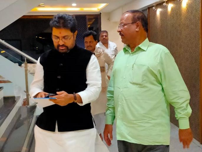 Shiv Sena disagrees; The Khotakar come to Aurangabad for abdul Sattar | सत्तारांच्या मनधरणीसाठी खोतकरांना यावं लागलं; औरंगाबादेत शिवसेनेतील मतभेद चव्हाट्यावर