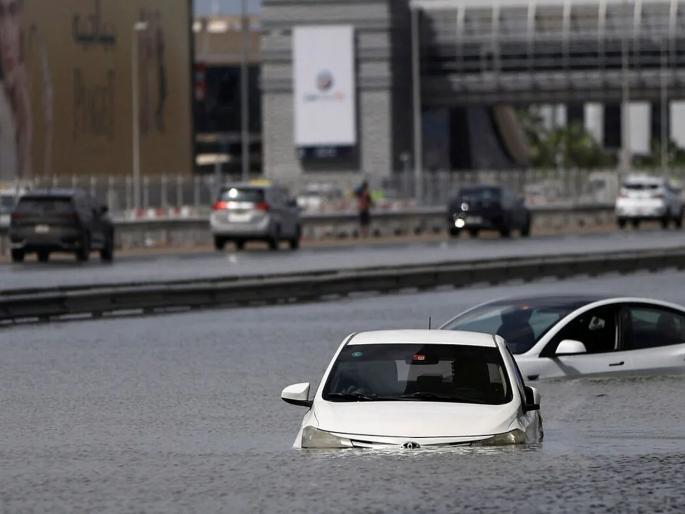 Special Article - Heavy rains in Dubai, how the floods caused so much rain | दुबईच्या वाळवंटात महापूर कसा आला?; १९४९ नंतर पडलेला हा सर्वाधिक पाऊस Special Article - Heavy rains in Dubai, how the floods caused so much rain | दुबईच्या वाळवंटात महापूर कसा आला?; १९४९ नंतर पडलेला हा सर्वाधिक पाऊस