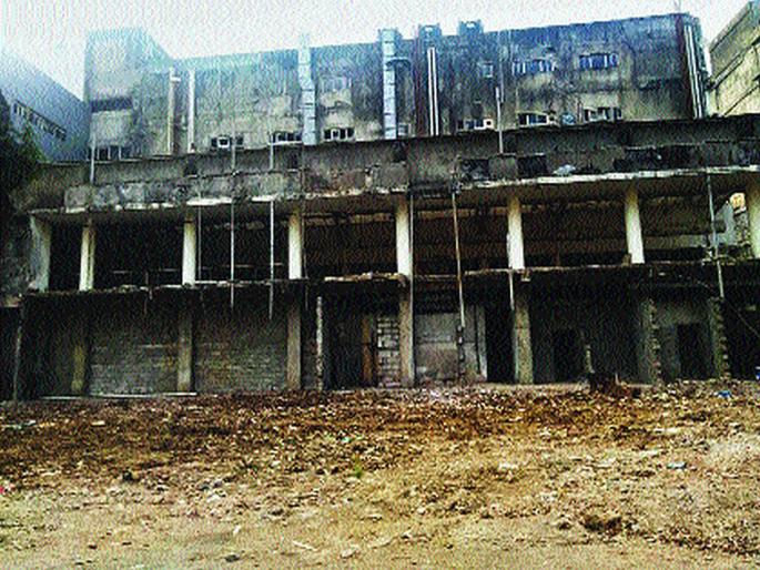 The work of the construction of the Marol workers hospital was stopped | मरोळ कामगार रुग्णालयाच्या इमारतीचे काम जैसे थे! The work of the construction of the Marol workers hospital was stopped | मरोळ कामगार रुग्णालयाच्या इमारतीचे काम जैसे थे!