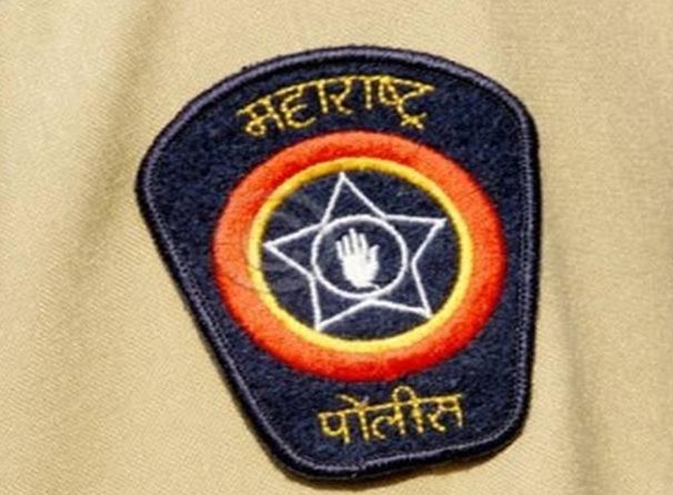 The police officer's wish to remain a 'cowardly warrior' is unfulfilled as he has not been given an extension | मुदतवाढ न मिळाल्याने ‘कोविड योद्धा’ राहण्याची ठाण्याच्या पोलीस अधिकाऱ्याची इच्छा अपूर्ण The police officer's wish to remain a 'cowardly warrior' is unfulfilled as he has not been given an extension | मुदतवाढ न मिळाल्याने ‘कोविड योद्धा’ राहण्याची ठाण्याच्या पोलीस अधिकाऱ्याची इच्छा अपूर्ण