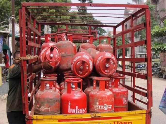 Big changes from today; Find out the new rates for LPG cylinders | 1 डिसेंबर: आजपासून मोठे बदल; जाणून घ्या LPG सिलिंडरचे नवे दर Big changes from today; Find out the new rates for LPG cylinders | 1 डिसेंबर: आजपासून मोठे बदल; जाणून घ्या LPG सिलिंडरचे नवे दर