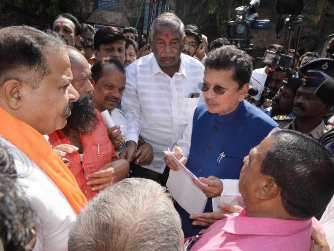 Why was Shivraj Naikwade removed, Guardian Minister deepak kesarkar besieged in kolhapur | शिवराज नाईकवाडे यांना का हटवले, पालकमंत्र्यांना घेराव Why was Shivraj Naikwade removed, Guardian Minister deepak kesarkar besieged in kolhapur | शिवराज नाईकवाडे यांना का हटवले, पालकमंत्र्यांना घेराव