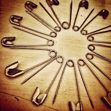 lockdown- DIY - try this game- safty pins dance. fun for kids stay @ home | नाचो रे ! सेफ्टी पिनांचा डान्स पाहायचा का .. धत्तड तत्तड ! lockdown- DIY - try this game- safty pins dance. fun for kids stay @ home | नाचो रे ! सेफ्टी पिनांचा डान्स पाहायचा का .. धत्तड तत्तड !