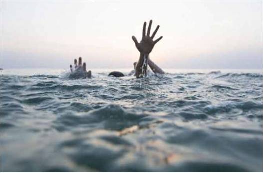corona in ratnagiri: Both drowned near Ratnagiri | corona in ratnagiri: रत्नागिरीनजीक बुडून दोघांचा मृत्यू corona in ratnagiri: Both drowned near Ratnagiri | corona in ratnagiri: रत्नागिरीनजीक बुडून दोघांचा मृत्यू