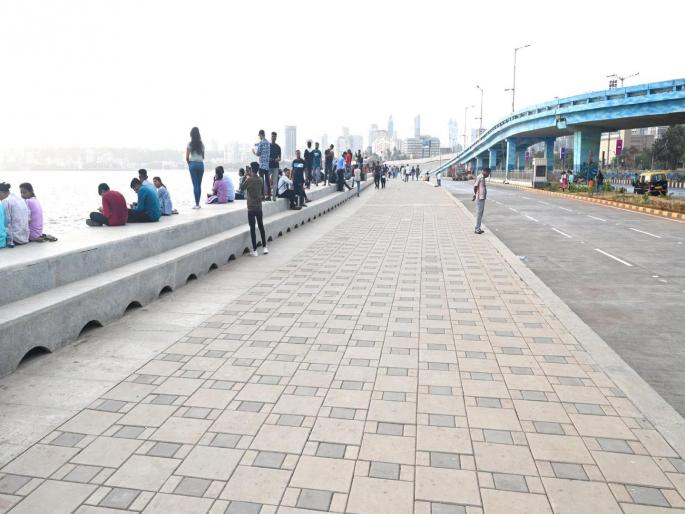 in mumbai tourists lured by newly widened marine drive stunning view of queen necklace can be seen again | नवीन प्रशस्त मरिन ड्राइव्हची पर्यटकांना भुरळ; ‘क्वीन नेकलेस’चे विलोभनीय दृश्य पाहता येणार in mumbai tourists lured by newly widened marine drive stunning view of queen necklace can be seen again | नवीन प्रशस्त मरिन ड्राइव्हची पर्यटकांना भुरळ; ‘क्वीन नेकलेस’चे विलोभनीय दृश्य पाहता येणार