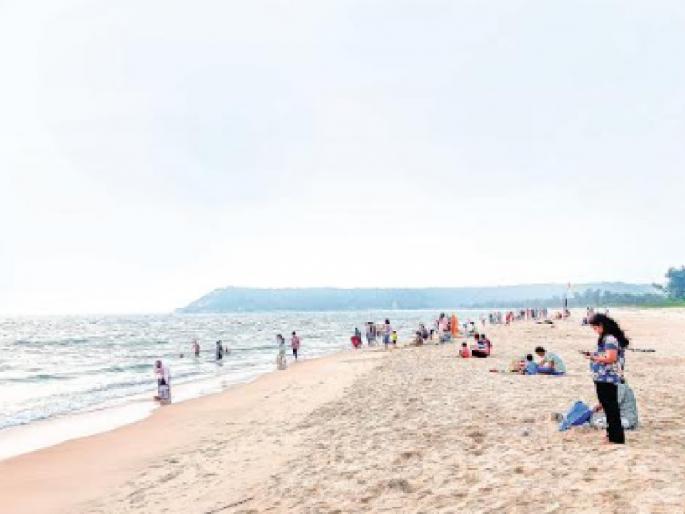Increasing attraction of beaches Increase in local employment in Vengurla due to influx of tourists | समुद्रकिनाऱ्यांचे आकर्षण वाढतेय..; पर्यटकांची गर्दी, वेंगुर्ल्यात स्थानिकांच्या रोजगारामध्ये वाढ Increasing attraction of beaches Increase in local employment in Vengurla due to influx of tourists | समुद्रकिनाऱ्यांचे आकर्षण वाढतेय..; पर्यटकांची गर्दी, वेंगुर्ल्यात स्थानिकांच्या रोजगारामध्ये वाढ