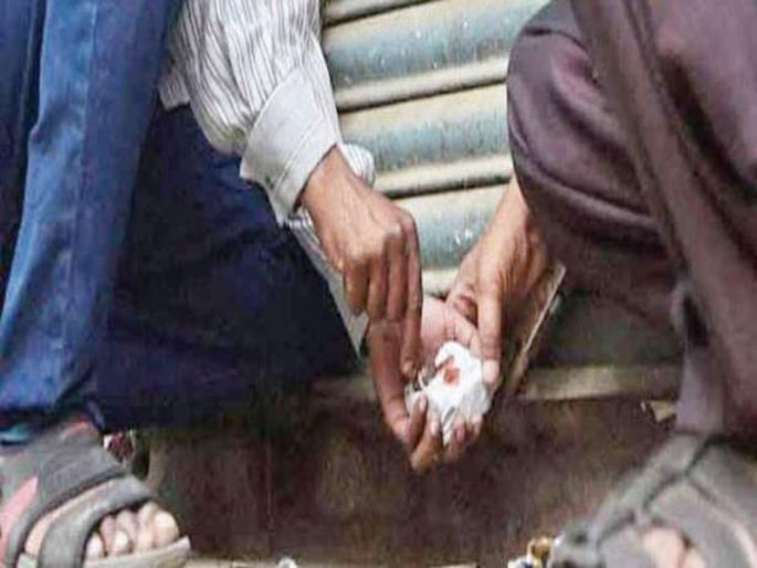 Two shops sealed in Bhusawal due to violation of rules | नियमभंग केल्याने भुसावळला दोन दुकाने सील Two shops sealed in Bhusawal due to violation of rules | नियमभंग केल्याने भुसावळला दोन दुकाने सील