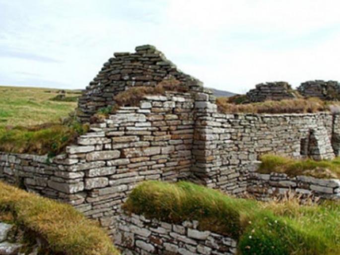 eynhallow island in Scotland only one day in year allow to go | या रहस्यमयी बेटावर फक्त वर्षातुन एकदा जाण्याची परवानगी, कारण आहे धक्कादायक eynhallow island in Scotland only one day in year allow to go | या रहस्यमयी बेटावर फक्त वर्षातुन एकदा जाण्याची परवानगी, कारण आहे धक्कादायक
