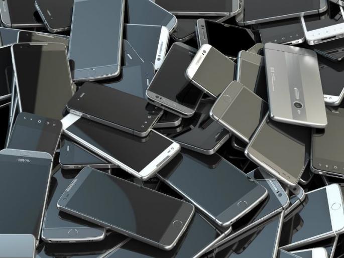 Second hand smartphone sales increase in 2021 | भारतातील सेकंड हॅन्ड स्मार्टफोन्सची विक्री वाढली; काही मिनिटांत संपतोय स्टॉक Second hand smartphone sales increase in 2021 | भारतातील सेकंड हॅन्ड स्मार्टफोन्सची विक्री वाढली; काही मिनिटांत संपतोय स्टॉक