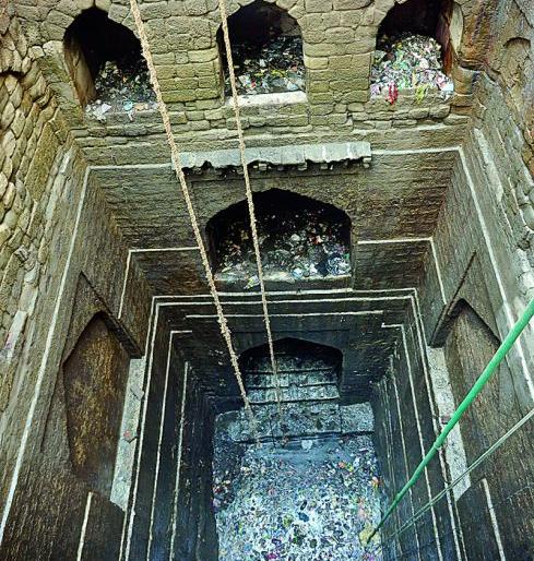 Secret door found in the well in Nagpur | नागपुरातील त्या विहिरीत सापडला गुप्त दरवाजा