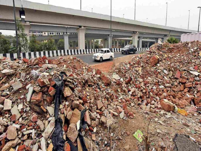 BMC will install more CCTVs for Action taken on who throw debris along the road | रस्त्यालगत डेब्रिज टाकणाऱ्यांची खैर नाही; BMC आणखी सीसीटीव्ही लावणार BMC will install more CCTVs for Action taken on who throw debris along the road | रस्त्यालगत डेब्रिज टाकणाऱ्यांची खैर नाही; BMC आणखी सीसीटीव्ही लावणार
