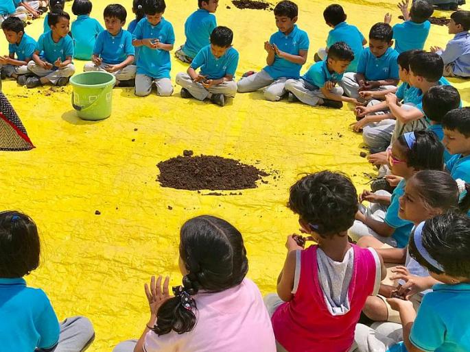 Training to create 'Seedball' for the students! | विद्यार्थ्यांना दिले जातेय ‘सीडबॉल’ तयार करण्याचे प्रशिक्षण !