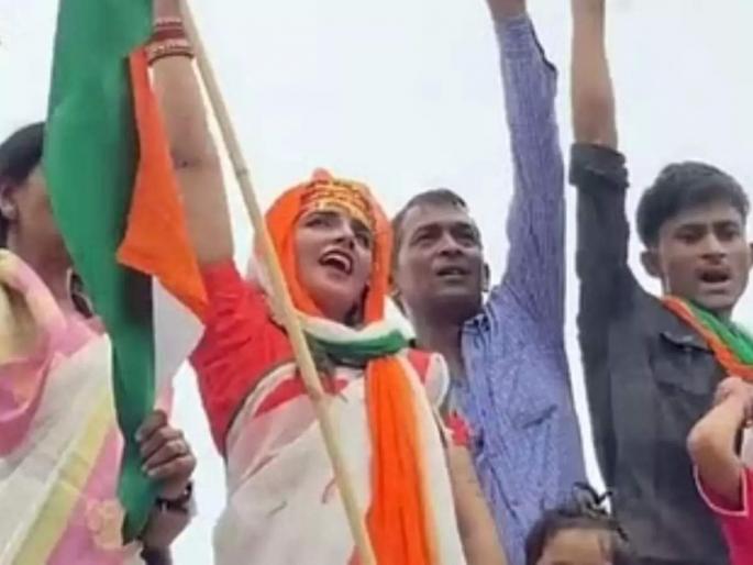 seema haider hoisted the tricolor at home she said rejected the offer of the film | सीमा हैदरने घरावर तिरंगा फडकावला; म्हणाली, चित्रपटाची ऑफर नाकारली! seema haider hoisted the tricolor at home she said rejected the offer of the film | सीमा हैदरने घरावर तिरंगा फडकावला; म्हणाली, चित्रपटाची ऑफर नाकारली!