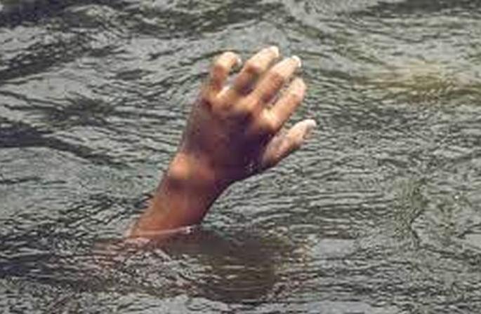 The two young men who had gone to wash the oxen were carried away in the river basin | बैल धुण्यासाठी गेलेले दोन तरुण नदीपात्रात वाहून गेले