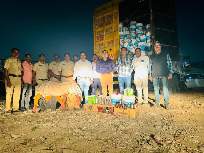 'Excise' hits on the first day of the new year; Liquor worth one crore seized from Goa | Pimpri Chinchwad: 'एक्साईज'चा नवीन वर्षाच्या पहिल्याच दिवशी दणका; गोव्याहून आणलेले एक कोटीचे मद्य जप्त 'Excise' hits on the first day of the new year; Liquor worth one crore seized from Goa | Pimpri Chinchwad: 'एक्साईज'चा नवीन वर्षाच्या पहिल्याच दिवशी दणका; गोव्याहून आणलेले एक कोटीचे मद्य जप्त