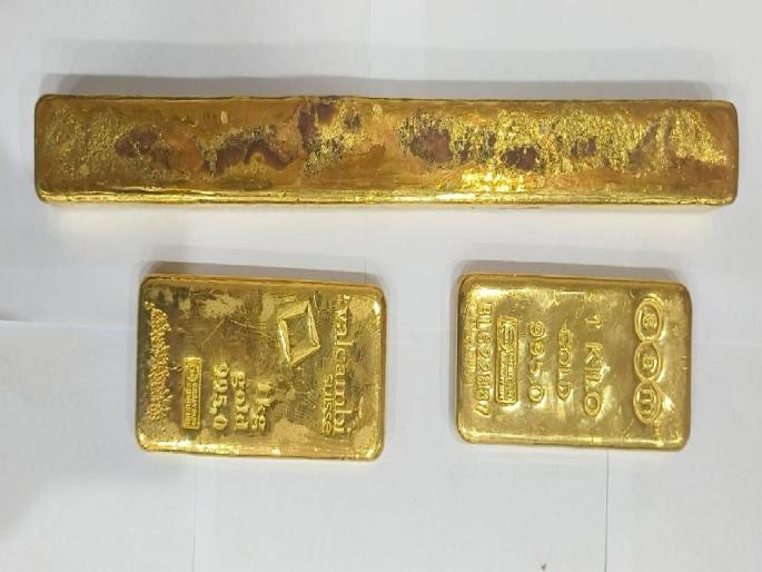 DRI busts 8kg gold racket Price 4 crores, 1 lakh cash also seized | डीआरआयने उध्वस्त केले ८ किलो सोन्याचे रॅकेट; किंमत ४ कोटी, १ लाखाची रोकडही जप्त DRI busts 8kg gold racket Price 4 crores, 1 lakh cash also seized | डीआरआयने उध्वस्त केले ८ किलो सोन्याचे रॅकेट; किंमत ४ कोटी, १ लाखाची रोकडही जप्त