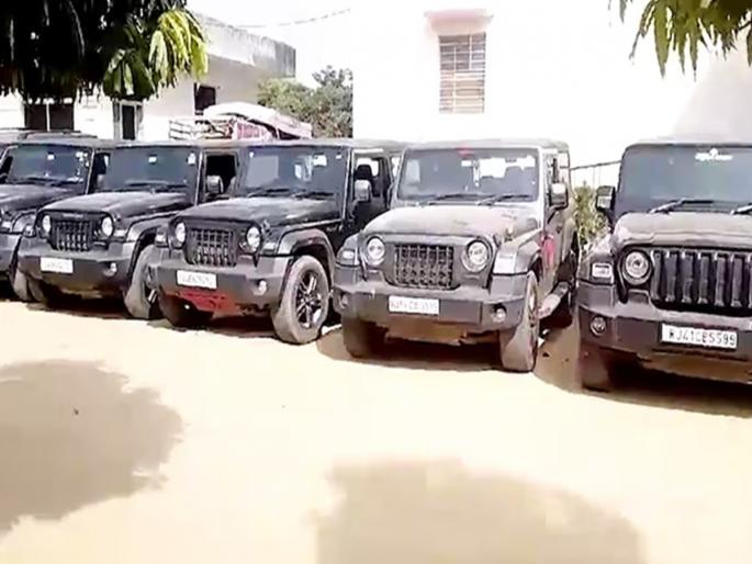 jaipur police arrests 7 for daredevil stunts seizes 11 thars and three scorpios | स्टंटबाजी पडली महागात; ११ थार आणि ३ स्कॉर्पिओ जप्त, जयपूर पोलिसांची मोठी कारवाई jaipur police arrests 7 for daredevil stunts seizes 11 thars and three scorpios | स्टंटबाजी पडली महागात; ११ थार आणि ३ स्कॉर्पिओ जप्त, जयपूर पोलिसांची मोठी कारवाई