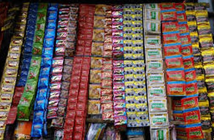 Smuggling continues despite seizure of crores of gutkha! | कोट्यवधींचा गुटखा जप्त करूनही तस्करी सुरूच! Smuggling continues despite seizure of crores of gutkha! | कोट्यवधींचा गुटखा जप्त करूनही तस्करी सुरूच!