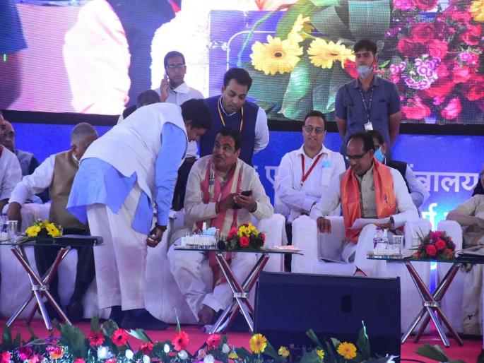 Nitin Gadkari's offer to BJP MP Anil Firojia; Lose weight, give 1000 crores per kg | नितीन गडकरींची खासदाराला भन्नाट ऑफर; वजन कमी करा, दर किलोमागे १००० कोटी द्या Nitin Gadkari's offer to BJP MP Anil Firojia; Lose weight, give 1000 crores per kg | नितीन गडकरींची खासदाराला भन्नाट ऑफर; वजन कमी करा, दर किलोमागे १००० कोटी द्या