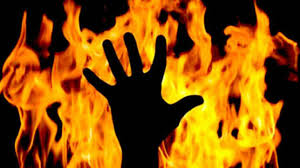 Atempt to Self immolation at Buldhana District Deputy Registrar | बुलडाणा जिल्हा उपनिबंधक कार्यालयासमोर एकाचा आत्मदहनाचा प्रयत्न  Atempt to Self immolation at Buldhana District Deputy Registrar | बुलडाणा जिल्हा उपनिबंधक कार्यालयासमोर एकाचा आत्मदहनाचा प्रयत्न