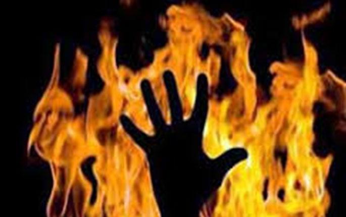 Attempt of self immolation for demand Employment | वारसा हक्काने नोकरीसाठी दोघांचा आत्मदहनाचा प्रयत्न Attempt of self immolation for demand Employment | वारसा हक्काने नोकरीसाठी दोघांचा आत्मदहनाचा प्रयत्न
