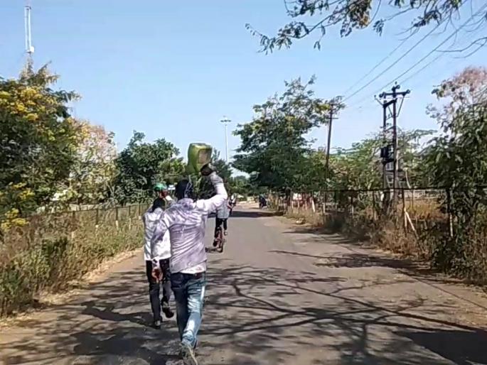 Two made attempts self imolation | अतिक्रमण हटविण्याच्या मागणीसाठी दोघांचा आत्मदहनाचा प्रयत्न ! Two made attempts self imolation | अतिक्रमण हटविण्याच्या मागणीसाठी दोघांचा आत्मदहनाचा प्रयत्न !