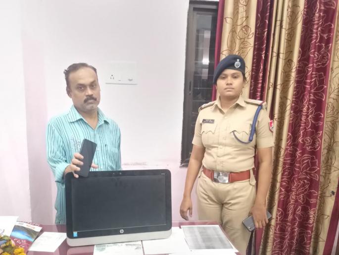 Black market of train tickets in Amravati; One person in custody | अमरावतीत रेल्वे तिकिटांचा काळाबाजार; एक जण ताब्यात Black market of train tickets in Amravati; One person in custody | अमरावतीत रेल्वे तिकिटांचा काळाबाजार; एक जण ताब्यात