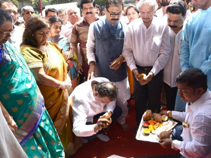 bjp and shivsena brothers came together for four and a half years, gathered together in the Goregaon | साडेचार वर्षे भांडणारे युतीचे दोन भाऊ आले एकत्र, युतीने दाखवले गोरेगावात शक्तिप्रदर्शन bjp and shivsena brothers came together for four and a half years, gathered together in the Goregaon | साडेचार वर्षे भांडणारे युतीचे दोन भाऊ आले एकत्र, युतीने दाखवले गोरेगावात शक्तिप्रदर्शन