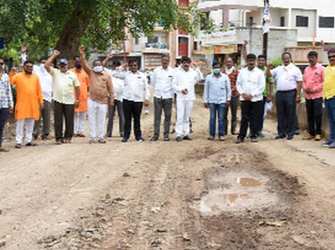 Underground sewer work is inferior, roads are also in poor condition | भूमीगत गटारीचे काम निकृष्ट, रस्त्यांचीही दुरवस्था