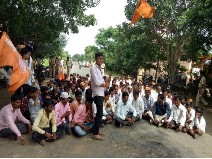 For the Maratha reservation, Band in Sengav | मराठा आरक्षणासाठी सेनगावात कडकडीत बंद For the Maratha reservation, Band in Sengav | मराठा आरक्षणासाठी सेनगावात कडकडीत बंद