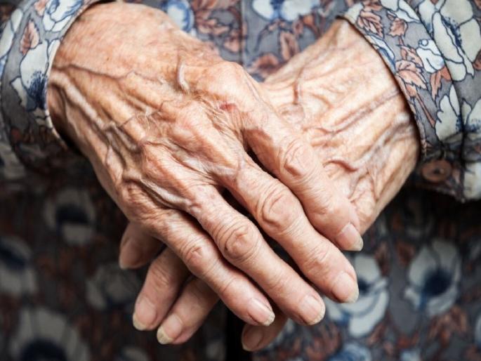 In Latur inhumane treatment of the elderly women at home; Crime against daughter, son-in-law, daughter-in-law who does not taking care | वृद्धेचा घरात अमानुष छळ; पालनपाेषण न करणाऱ्या मुलगी, जावई, सुनेविराेधात गुन्हा In Latur inhumane treatment of the elderly women at home; Crime against daughter, son-in-law, daughter-in-law who does not taking care | वृद्धेचा घरात अमानुष छळ; पालनपाेषण न करणाऱ्या मुलगी, जावई, सुनेविराेधात गुन्हा