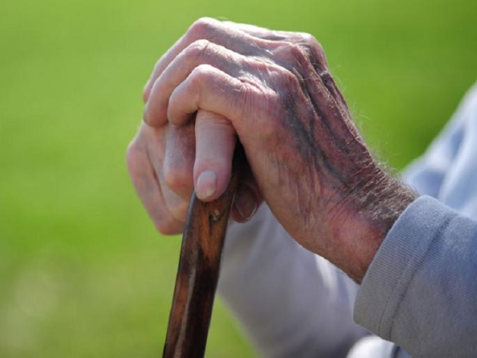 Offense against a child who does not pay his parents; Decision to pay amount as per Senior Citizens Act | आई-वडिलांना पैसे न देणाऱ्या मुलावर गुन्हा; ज्येष्ठ नागरिक कायद्यानुसार रक्कम देण्याचा निर्णय Offense against a child who does not pay his parents; Decision to pay amount as per Senior Citizens Act | आई-वडिलांना पैसे न देणाऱ्या मुलावर गुन्हा; ज्येष्ठ नागरिक कायद्यानुसार रक्कम देण्याचा निर्णय