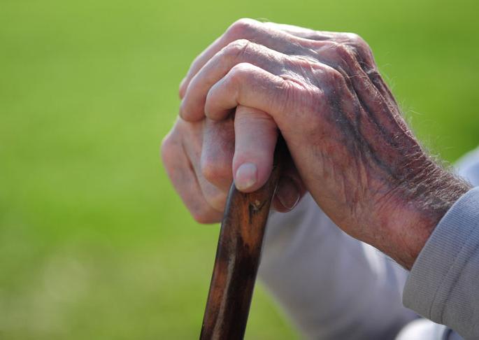 The question of livelihood for senior citizens without pension | पेन्शनअभावी ज्येष्ठ नागरिकांसमोर उपजीविकेचा प्रश्न The question of livelihood for senior citizens without pension | पेन्शनअभावी ज्येष्ठ नागरिकांसमोर उपजीविकेचा प्रश्न