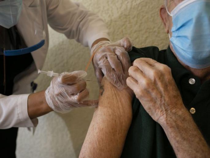 Senior citizens likely to get covid vaccine in April! | ज्येष्ठ नागरिकांना एप्रिलमध्ये कोविड लस मिळण्याची शक्यता! Senior citizens likely to get covid vaccine in April! | ज्येष्ठ नागरिकांना एप्रिलमध्ये कोविड लस मिळण्याची शक्यता!