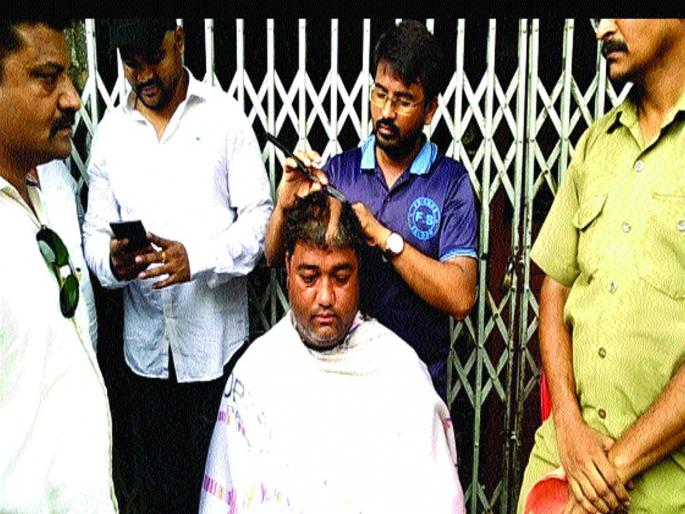 St. Mary's School Protest news | सेंट मेरी शाळेचा निषेध : नगरसेवक, पालकांनी केले मुंडण St. Mary's School Protest news | सेंट मेरी शाळेचा निषेध : नगरसेवक, पालकांनी केले मुंडण