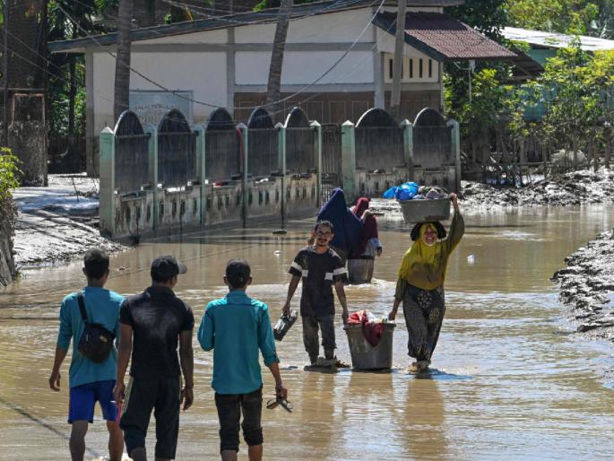 'Senyar''s havoc does not stop; Thailand, Malaysia, Indonesia and Sri Lanka are tired of floods! More than 1400 people died | 'सेन्यार'चा कहर थांबेना; थायलंड, मलेशिया, इंडोनेशिया अन् श्रीलंका पूरामुळे बेजार! १४००हून अधिक लोकांचा मृत्यू 