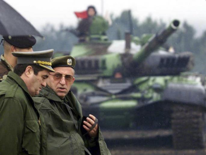 Serbia deployed tanks, troops on the border of Nato guarded cosovo on he power russia, china war will start | इकडे युक्रेन थोपेना, नाटोशी युद्धाची तयारी; सर्बियाने सीमेवर तैनात केले रणगाडे, सैन्य Serbia deployed tanks, troops on the border of Nato guarded cosovo on he power russia, china war will start | इकडे युक्रेन थोपेना, नाटोशी युद्धाची तयारी; सर्बियाने सीमेवर तैनात केले रणगाडे, सैन्य
