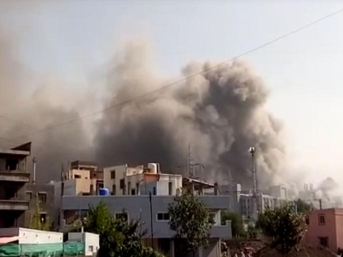 Fire at Serum Institute building in Pune fire brigade reaches to spot | पुण्यातील सीरम इन्स्टिट्यूटच्या इमारतीत आग; अग्निशमन दलाच्या १० गाड्या घटनास्थळी Fire at Serum Institute building in Pune fire brigade reaches to spot | पुण्यातील सीरम इन्स्टिट्यूटच्या इमारतीत आग; अग्निशमन दलाच्या १० गाड्या घटनास्थळी