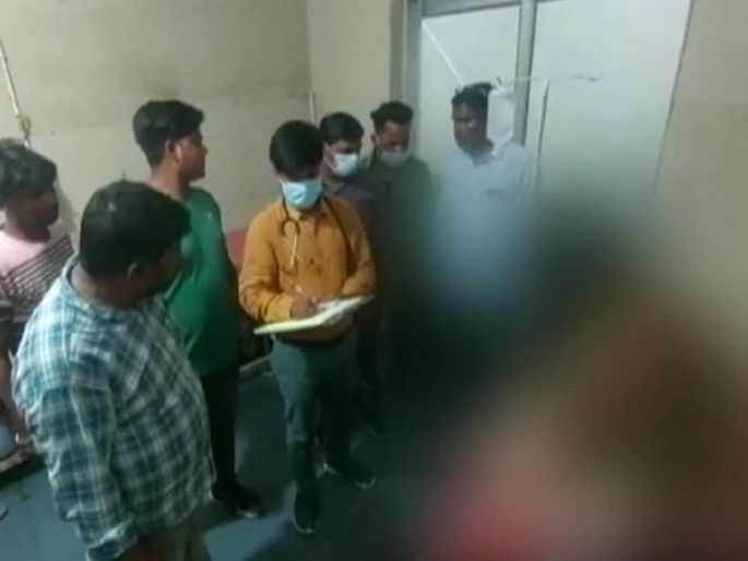 Crime News: Tired of police harassment, man set himself on fire in front of the police station in lakhimpur | Crime News: पोलिसांच्या जाचाला कंटाळून तरुणाचा पोलीस स्टेशनसमोर आत्मदहनाचा प्रयत्न Crime News: Tired of police harassment, man set himself on fire in front of the police station in lakhimpur | Crime News: पोलिसांच्या जाचाला कंटाळून तरुणाचा पोलीस स्टेशनसमोर आत्मदहनाचा प्रयत्न