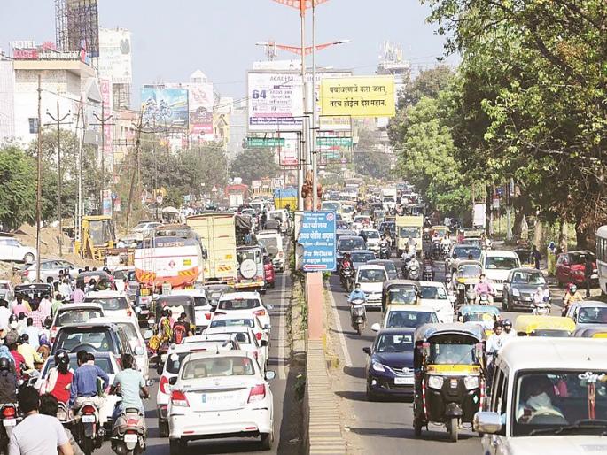The roads began to fall insufficient; There were traffic jams at Deolai, Aakashwani and Dudh Dairy Chowk | रस्ते पडू लागले अपुरे; देवळाई, आकाशवाणी आणि दूध डेअरी चौकांत होते वाहतूक कोंडी The roads began to fall insufficient; There were traffic jams at Deolai, Aakashwani and Dudh Dairy Chowk | रस्ते पडू लागले अपुरे; देवळाई, आकाशवाणी आणि दूध डेअरी चौकांत होते वाहतूक कोंडी