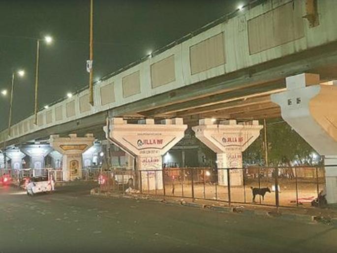 An angry young woman calls her parents and jumps off a flyover after being told not to talk to her friend | मित्रावरून पालकांसोबत वाद; संतापलेल्या तरुणीची वडिलांना फोन करून उड्डाणपुलावरून उडी An angry young woman calls her parents and jumps off a flyover after being told not to talk to her friend | मित्रावरून पालकांसोबत वाद; संतापलेल्या तरुणीची वडिलांना फोन करून उड्डाणपुलावरून उडी