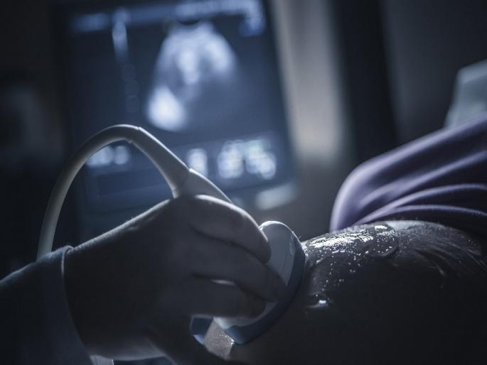 action of medical team against the team conducting fetal sex examination in Indapur | चारचाकी गाडीत केले जात होते गर्भ लिंगपरिक्षण; इंदापूरात वैद्यकीय पथकाची कारवाई action of medical team against the team conducting fetal sex examination in Indapur | चारचाकी गाडीत केले जात होते गर्भ लिंगपरिक्षण; इंदापूरात वैद्यकीय पथकाची कारवाई