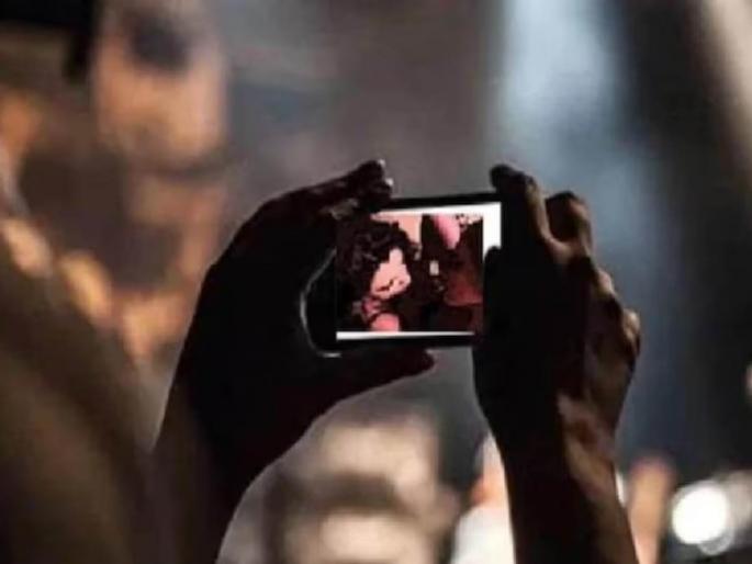 will you romance with me reply yes or no online girlfriend dupes delhi man of rs 15 lakh | 'तू माझ्यासोबत रोमान्स करशील का?...'; ऑनलाईन तरुणीने व्हिडीओ कॉलवर काढले कपडे, मग घडला धक्कादायक प्रकार will you romance with me reply yes or no online girlfriend dupes delhi man of rs 15 lakh | 'तू माझ्यासोबत रोमान्स करशील का?...'; ऑनलाईन तरुणीने व्हिडीओ कॉलवर काढले कपडे, मग घडला धक्कादायक प्रकार