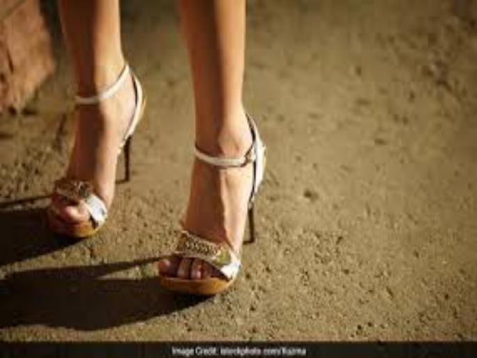 Two foreign women were released from sex racket by the police | कोंढव्यात परदेशी तरुणींकडून वेश्याव्यवसाय : पोलिसांच्या कारवाईत दोन तरुणींची सुटका Two foreign women were released from sex racket by the police | कोंढव्यात परदेशी तरुणींकडून वेश्याव्यवसाय : पोलिसांच्या कारवाईत दोन तरुणींची सुटका