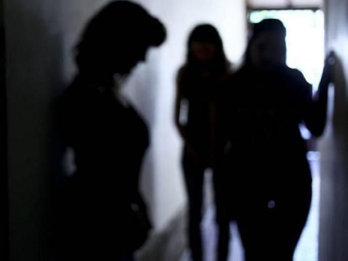 sex racket baramati police release two women | Baramati: बारामतीत सेक्स रॅकेट उघड, पोलिसांनी दोन महिलांची केली सुटका sex racket baramati police release two women | Baramati: बारामतीत सेक्स रॅकेट उघड, पोलिसांनी दोन महिलांची केली सुटका