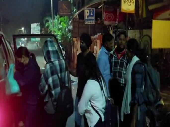 prostitution begins sending photos of girls online sex racket exposed in city | मुलींचे फोटो ऑनलाईन पाठवून सुरू होता वेश्याव्यवसाय; पिंपरी-चिंचवडमध्ये सेक्स रॅकेटचा पर्दाफाश