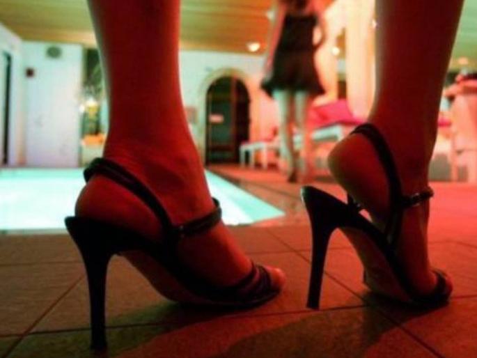 Sex racket busted in Mhada Colony; Rescue of three Bangladeshi girls | म्हाडा वसाहतीतील सेक्स रॅकेटचा पर्दाफाश; तीन बांगलादेशी मुलींची सुटका Sex racket busted in Mhada Colony; Rescue of three Bangladeshi girls | म्हाडा वसाहतीतील सेक्स रॅकेटचा पर्दाफाश; तीन बांगलादेशी मुलींची सुटका